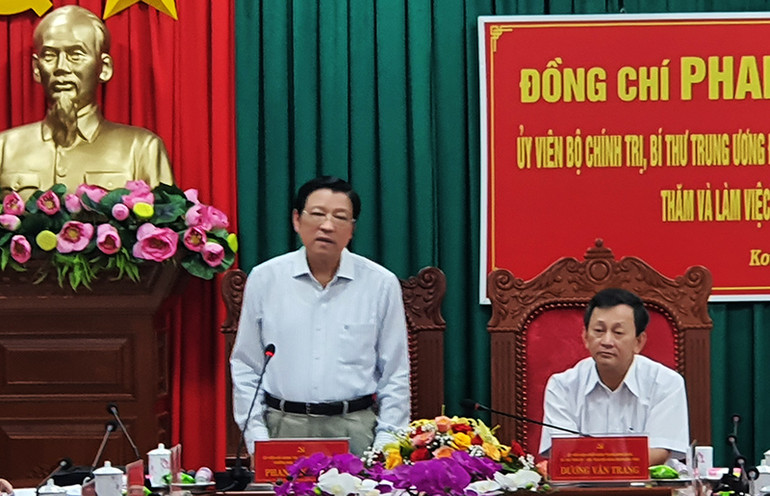 Đồng chí Phan Đình Trạc phát biểu tại buổi làm việc