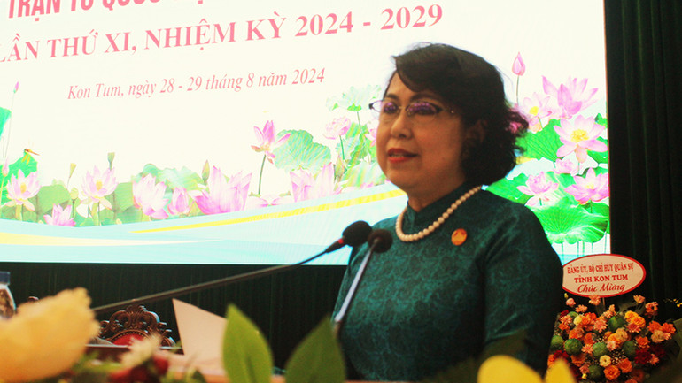 Phó Chủ tịch Ủy ban Trung ương Mặt trận Tổ quốc Việt Nam Tô Thị Bích Châu phát biểu tại Đại hội.