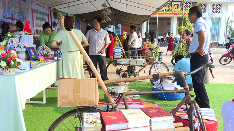 Mô hình xe đạp thồ tái hiện lại một phần lịch sử Chiến thắng Điện Biên Phủ 7/5/1954.