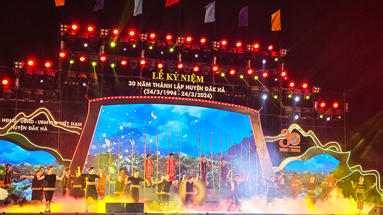 Chương trình nghệ thuật “Đăk Hà - Niềm tin chân trời mới” nhân kỷ niệm 30 năm thành lập huyện Đăk Hà