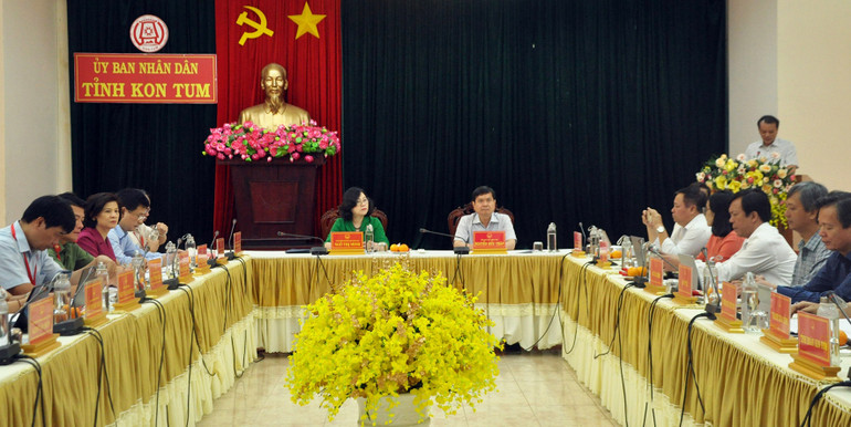 Đoàn công tác của Bộ Giáo dục và Đào tạo làm việc với Ủy ban nhân dân tỉnh Kon Tum.