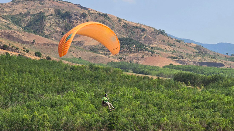 Chiêm ngưỡng vẻ đẹp thiên nhiên Sa Thầy nhìn từ trên cao.