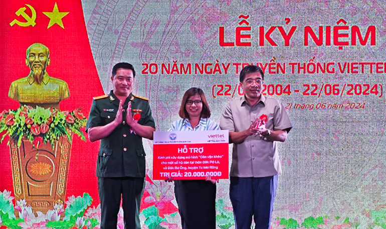 Sở Thông tin và Truyền thông và Viettel Kon Tum hỗ trợ kinh phí xây dựng mô hình "Dân vận khéo" tại xã Đăk Rơ Ông, huyện Tu Mơ Rông. Sở Thông tin và Truyền thông và Viettel Kon Tum hỗ trợ kinh phí xây dựng mô hình "Dân vận khéo" tại xã Đăk Rơ Ông, huyện Tu Mơ Rông.