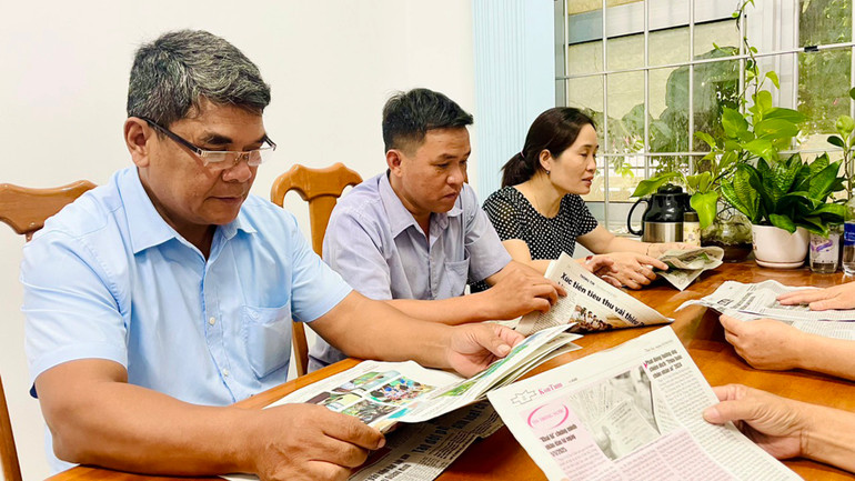 Các chi bộ trên địa bàn huyện Đăk Hà thực hiện tốt việc đọc và làm theo báo Đảng