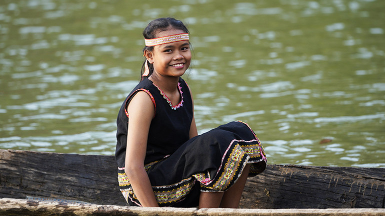 Nét đẹp em bé Ba Na trên dòng sông Đăk Bla thơ mộng. Nét đẹp em bé Ba Na trên dòng sông Đăk Bla thơ mộng.