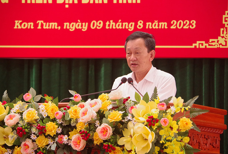 Đồng chí Dương Văn Trang phát biểu bế mạc hội nghị.