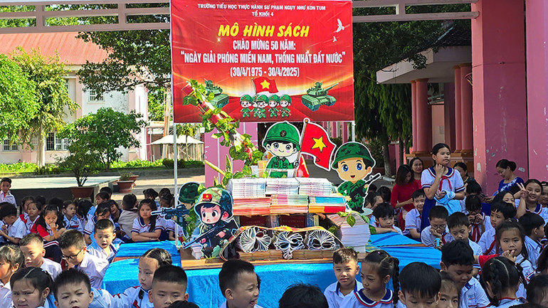 Công tác giáo dục tình yêu quê hương, đất nước được trường chú trọng.