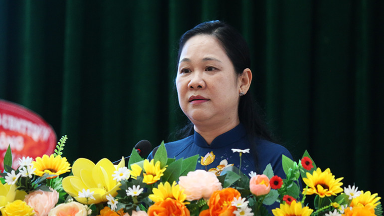 Thứ trưởng, Phó Chủ nhiệm Ủy ban Dân tộc Nông Thị Hà phát biểu chỉ đạo đại hội.