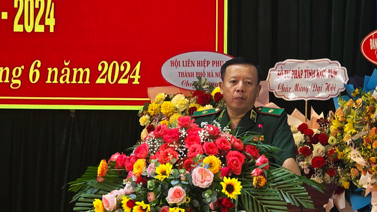 Thiếu tướng Nguyễn Đức Mạnh phát biểu tại đại hội.