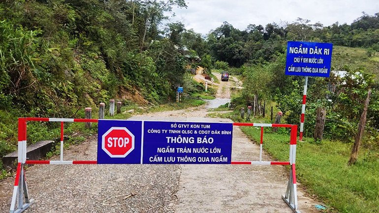 Đặt biển cấm lưu thông để bảo đảm an toàn tính mạng, tài sản cho người dân.