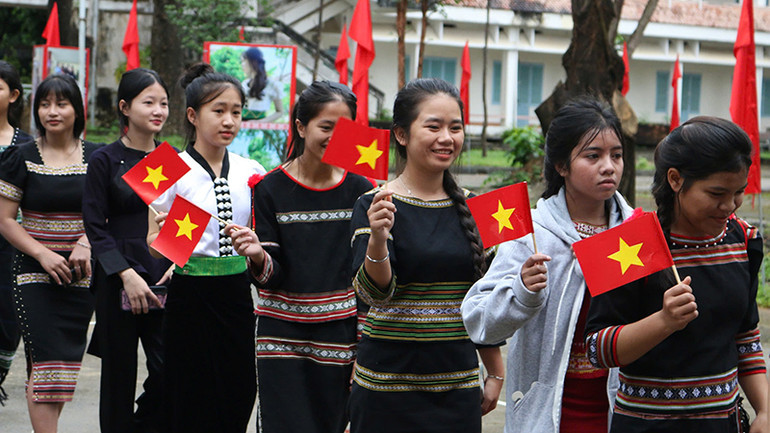 Học sinh Trường Phổ thông trung học Dân tộc nội trú tỉnh Kon Tum vui đón năm học mới
