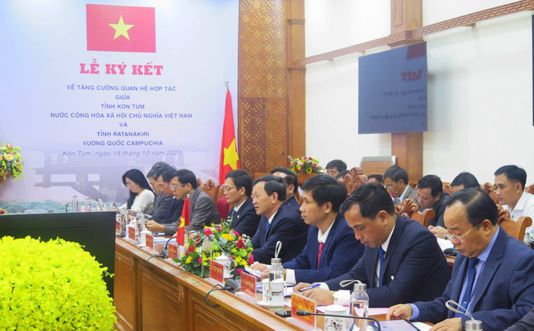 Đoàn đại biểu tỉnh Kon Tum.