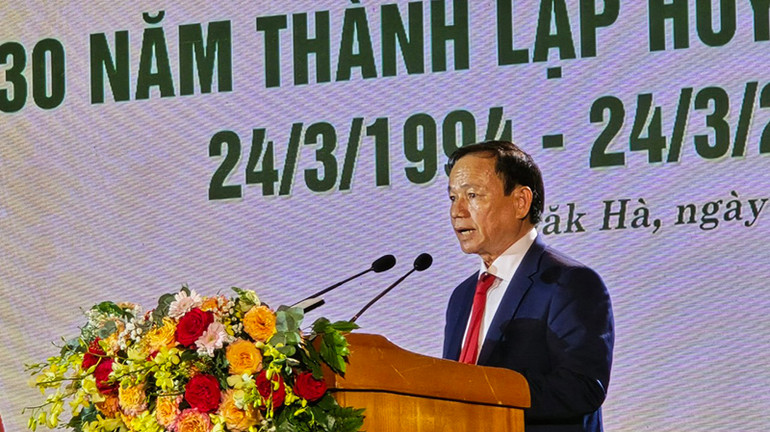 Đồng chí Hà Tiến ôn lại hành trình 30 năm hình thành và phát triển huyện Đăk Hà