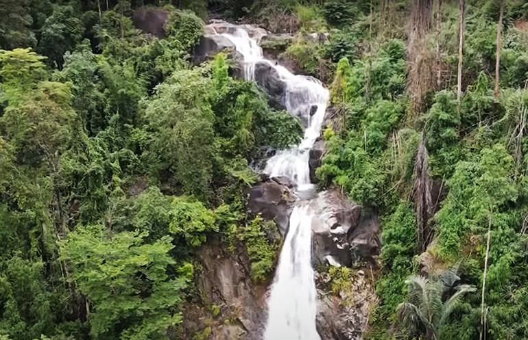 Thác 7 tầng nằm trong cánh rừng nguyên sinh đang được huyện Ia H’Drai bảo tồn.