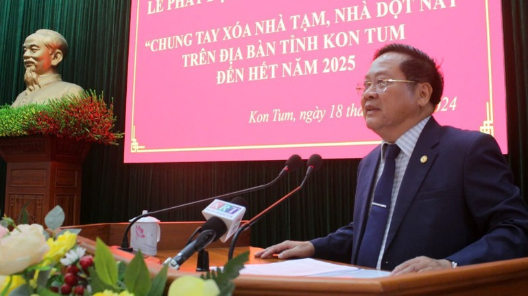 Chủ tịch Ủy ban nhân dân tỉnh Kon Tum Lê Ngọc Tuấn phát biểu tại buổi lễ. Chủ tịch Ủy ban nhân dân tỉnh Kon Tum Lê Ngọc Tuấn phát biểu tại buổi lễ.