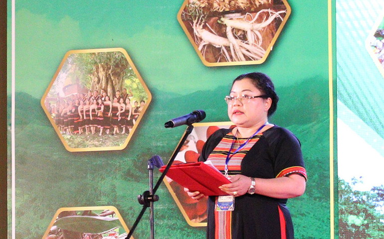 Đồng chí Y Thanh phát biểu tại Chợ phiên. Đồng chí Y Thanh phát biểu tại Chợ phiên.