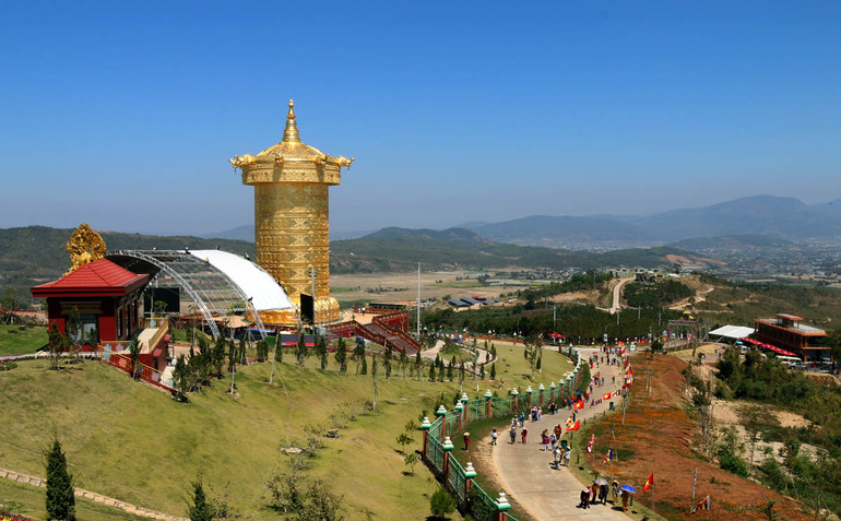 Đại bảo tháp kinh luân dát vàng 24k được xác lập kỷ lục thế giới cuối năm 2022.