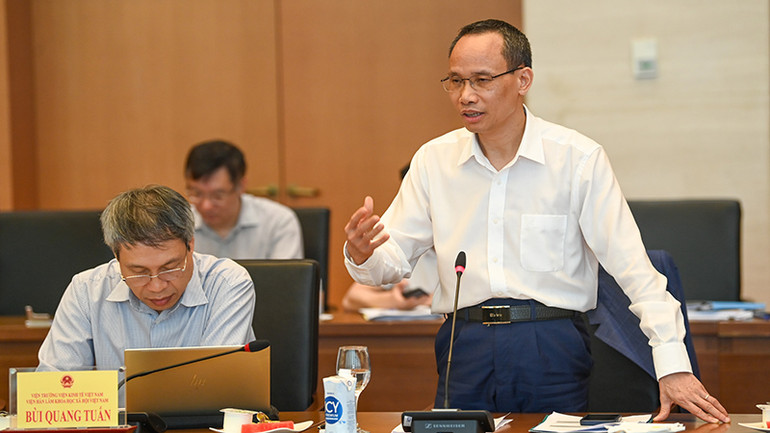 Tiến sĩ Cấn Văn Lực phát biểu ý kiến tại hội nghị. (Ảnh: Duy Linh) Tiến sĩ Cấn Văn Lực phát biểu ý kiến tại hội nghị. (Ảnh: Duy Linh)