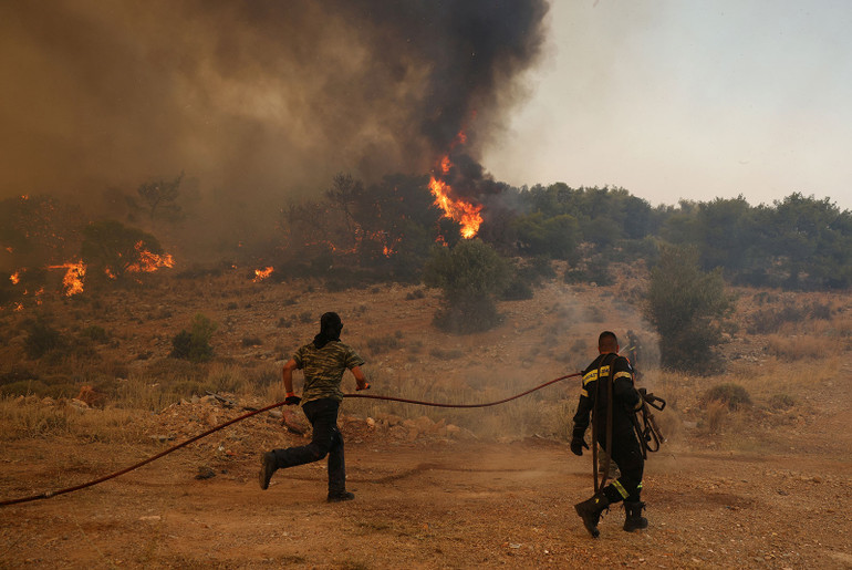 Ngày 20/7/2023, cháy rừng tại Hy Lạp đã bước sang ngày thứ 4. (Ảnh: Reuters)