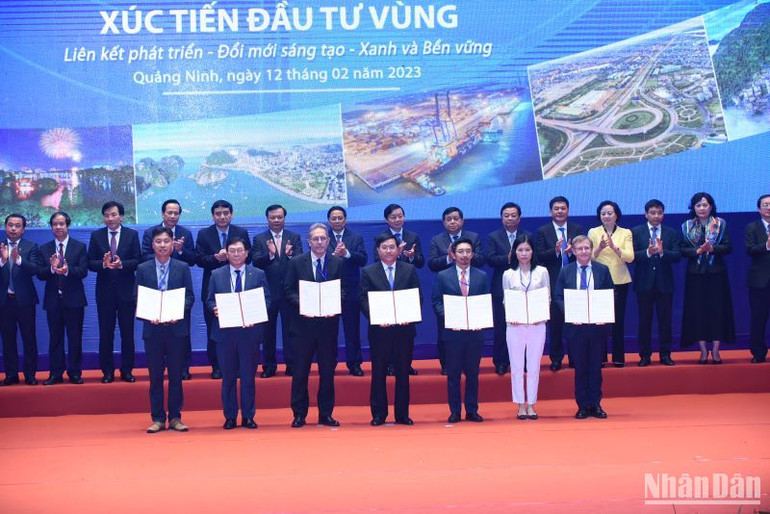 Thủ tướng Phạm Minh Chính chứng kiến Lễ công bố thỏa thuận hợp tác/Thư bày tỏ quan tâm tài trợ giữa Bộ Kế hoạch và Đầu tư và các đối tác phát triển.