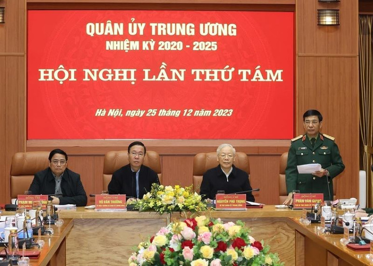 Đại tướng Phan Văn Giang, Ủy viên Bộ Chính trị, Phó Bí thư Quân ủy Trung ương, Bộ trưởng Quốc phòng phát biểu tại hội nghị.