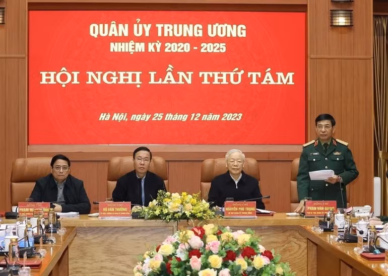 Đại tướng Phan Văn Giang, Ủy viên Bộ Chính trị, Phó Bí thư Quân ủy Trung ương, Bộ trưởng Quốc phòng phát biểu tại hội nghị.