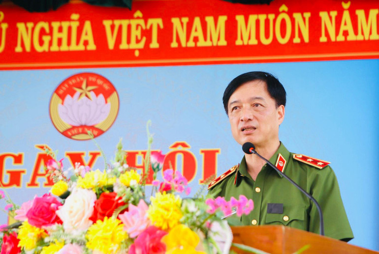 Trung tướng Nguyễn Duy Ngọc, Ủy viên Trung ương Đảng, Thứ trưởng Công an phát biểu ý kiến tại Ngày hội Đại đoàn kết toàn dân tộc ở Nam Định.