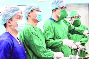 Ca phẫu thuật nội soi ruột thừa đầu tiên tại Côn Đảo, sau khi các bác sĩ chuyên khoa luân phiên ra đảo công tác