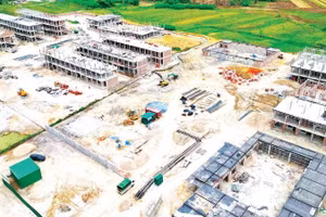 Dự án Trường phổ thông nội trú liên cấp tiểu học và trung học cơ sở xã Hạnh Lâm dự kiến hoàn thành vào giữa tháng 8/2026.