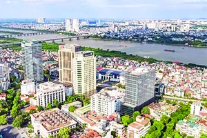 Sông Hồng đoạn đi qua phường Hồng Hà, Hà Nội.