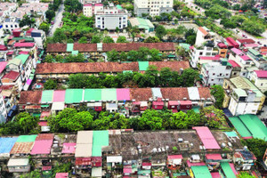 Các dãy nhà tập thể cũ đã xuống cấp, không bảo đảm an toàn.