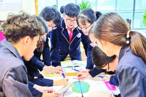 Học sinh Trường trung học cơ sở chất lượng cao Chu Văn An (phường Việt Hưng) trong một tiết học.