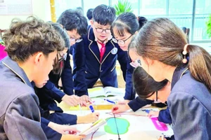 Học sinh Trường trung học cơ sở chất lượng cao Chu Văn An (phường Việt Hưng) trong một tiết học.