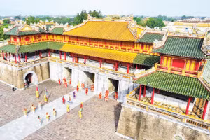 Cố đô Huế còn bảo lưu khá nguyên vẹn tổng thể kiến trúc nghệ thuật cung đình.