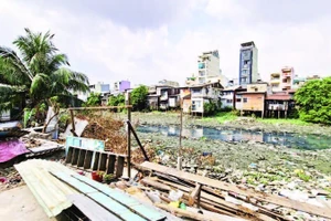 Dự án nạo vét, cải tạo môi trường, xây dựng hạ tầng rạch Xuyên Tâm đang được đẩy nhanh tiến độ bàn giao mặt bằng.
