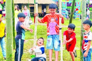 Trường phổ thông nội trú liên cấp tiểu học và trung học cơ sở mới sẽ giúp học sinh xã Sa Loong học tập tốt hơn.