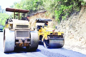 Thi công đường Bản Xèo-Dền Sáng-Y Tý.