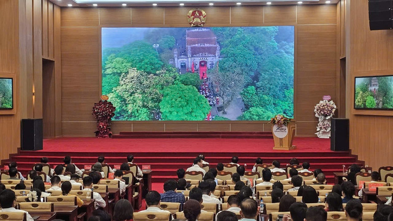 Các đại biểu tham gia diễn đàn. z6890071481633-acaf613f6b0452e13d02e9b7864b45a7.jpg