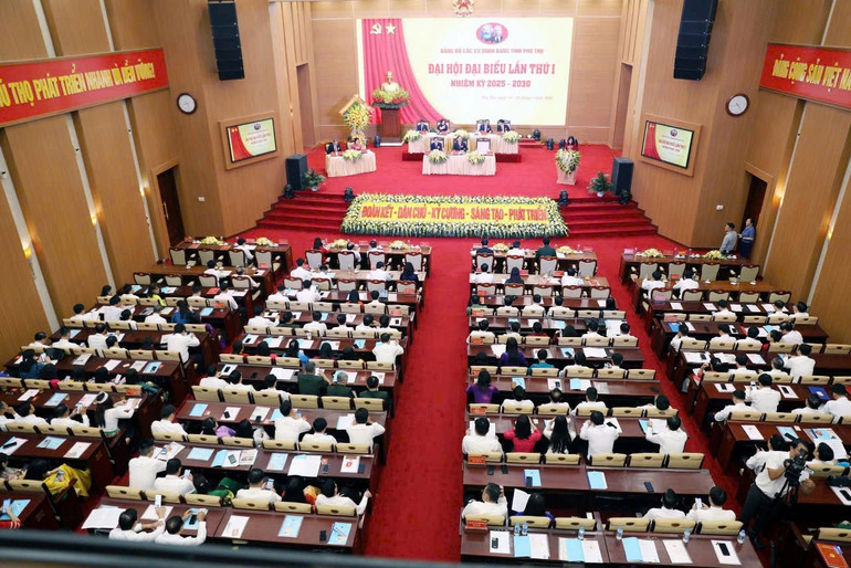 Toàn cảnh đại hội. z6852841393529-4ce9d003ffcf2013bee8bcddabeac420.jpg