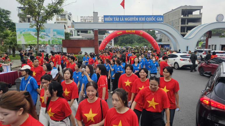 Không khí vui tươi, phấn khởi của ngày hội lớn. a3.jpg