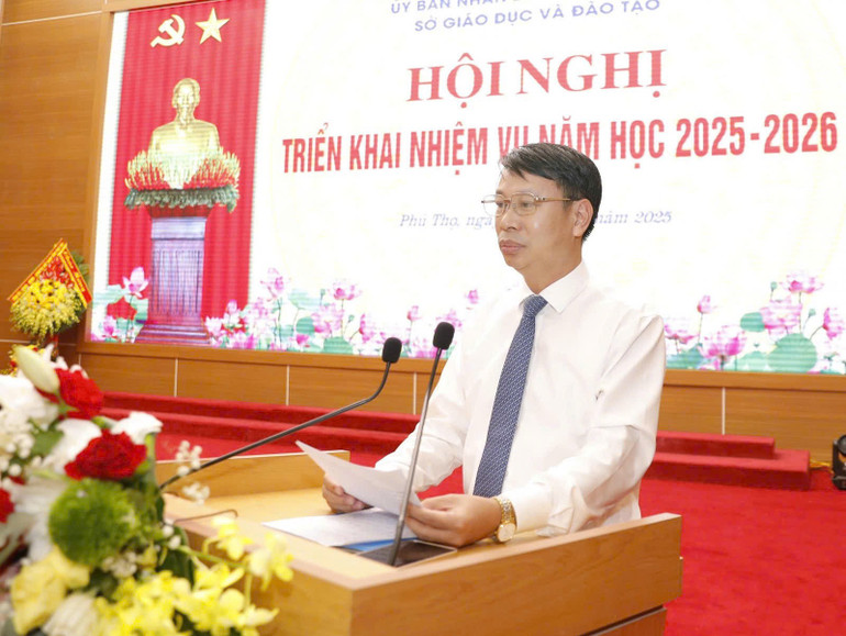 Phó Chủ tịch Ủy ban nhân dân tỉnh Nguyễn Khắc Hiếu phát biểu tại hội nghị. z6919929500311-32b7fed0aa5894482cf9c09a8542d954.jpg