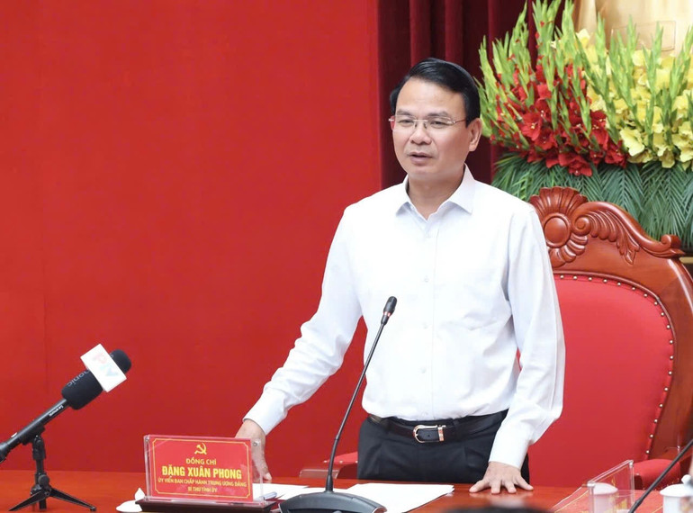 Bí thư Tỉnh ủy Đặng Xuân Phong phát biểu kết luận hội nghị. z6863578503173-0ad7f93fc9b2204f01687c94cc0077ff.jpg