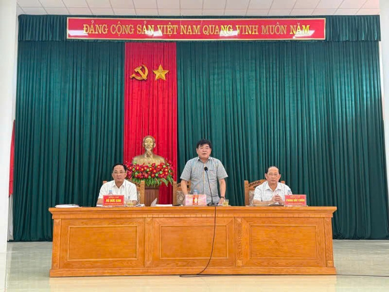 Xã Vĩnh Thành tổ chức lấy ý kiến cán bộ, đảng viên góp ý xây dựng Văn kiện Đại hội Đảng bộ xã. xa-vinh-thanh-lay-y-kien-gop-y-van-kien-dai-hoi-dang-cac-cap.jpg