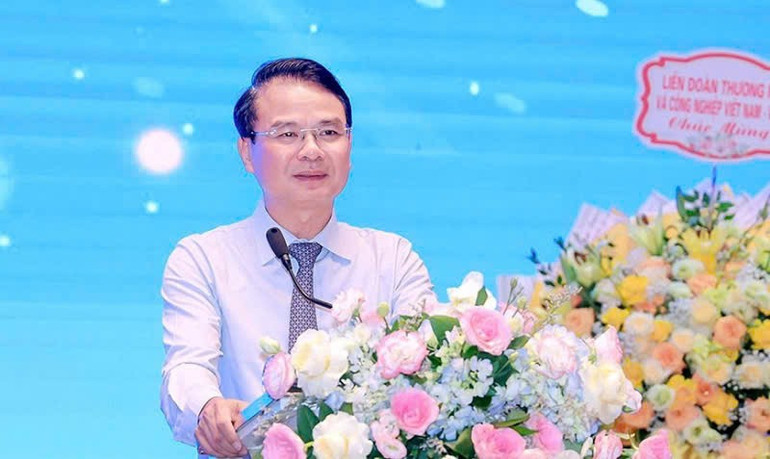 Bí thư Tỉnh ủy Vĩnh Phúc Đặng Xuân Phong phát biểu tại buổi gặp mặt. z6734742011145-68c738f9acd4ed02f317f361307dee56.jpg
