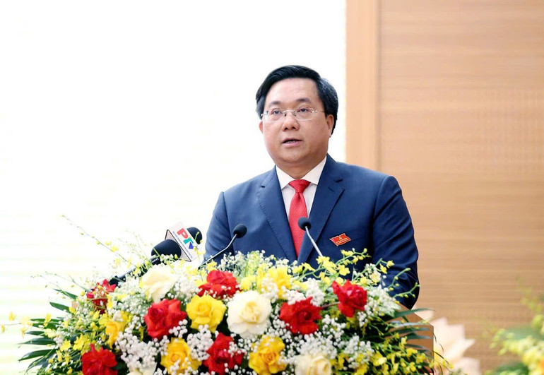 Đồng chí Trần Duy Đông, Phó Bí thư Tỉnh ủy, Bí thư Đảng ủy, Chủ tịch Ủy ban nhân dân tỉnh Phú Thọ phát biểu ý kiến. z6858968115789-529098034e27a5f4ffb0712748a0f4e3.jpg