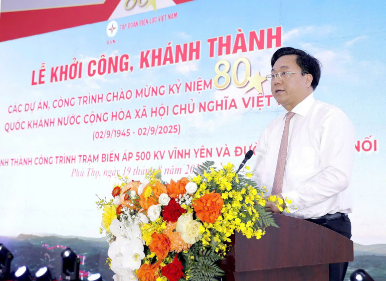 Chỉ tịch Ủy ban nhân dân tỉnh Phú Thọ Trần Duy Đông phát biểu ý kiến. z6922546902951-fc1eb505fda3108c53d72cddd45b7d3f.jpg