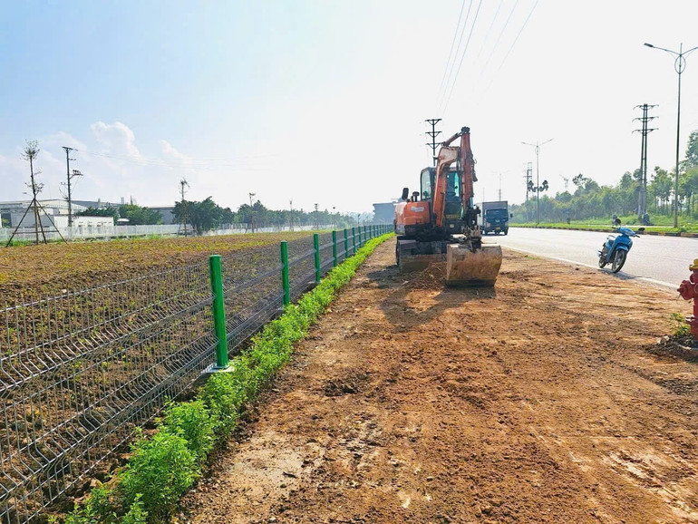 Cải tạo khu vực trước cổng Khu công nghiệp Bá Thiện 2. z7140548310993-fc9685e98aaac12839a9061b59273964.jpg