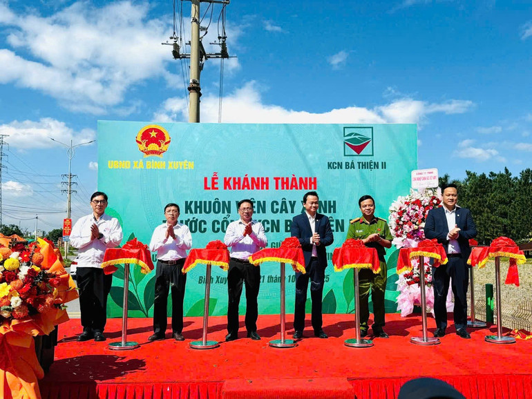 Khánh thành công trình khuôn viên cây xanh chống lấn chiếm hành lang giao thông. z7140548359199-475238f50b681cc6ed204f9096699f44.jpg