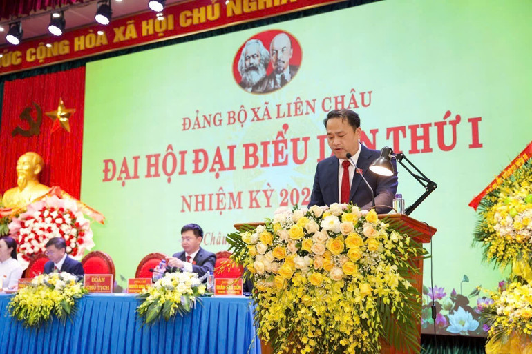 Bí thư Đảng ủy xã Phan Thế Huy phát biểu ý kiến. z6856008388166-cbf9728f23879f6adb268414a0e4dd4a.jpg
