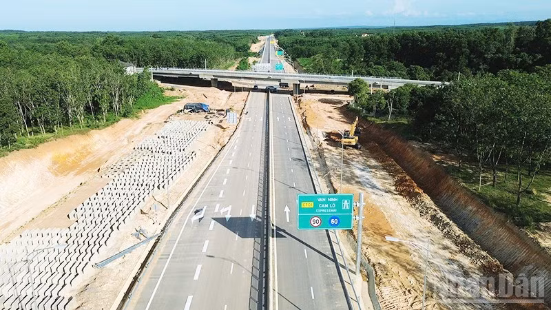 Tuyến cao tốc Vạn Ninh-Cam Lộ.